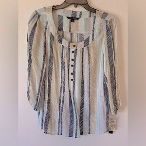 Easy, light weight blouse. 3/4 sleeves and button details. XL. NWT.